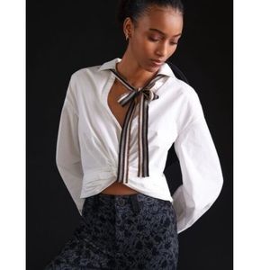 Twist neck Cropped V-neck - Anthropologie